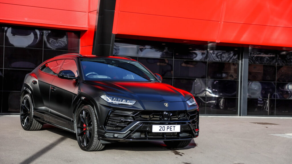 Lamborghini Urus Hire UK Matte Black Platinum Executive Travel